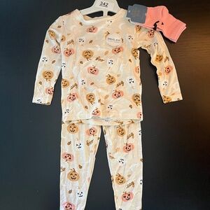 Tres Beau Et Belle 2 Piece Pajamas w Socks, 12 M Bamboo Fall Pumpkins Ghost